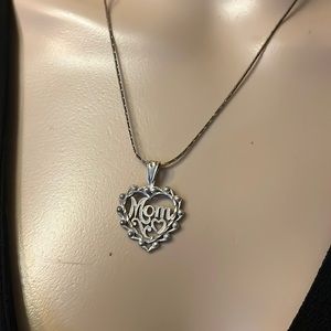 Mom Chain can wear casual or dressy.